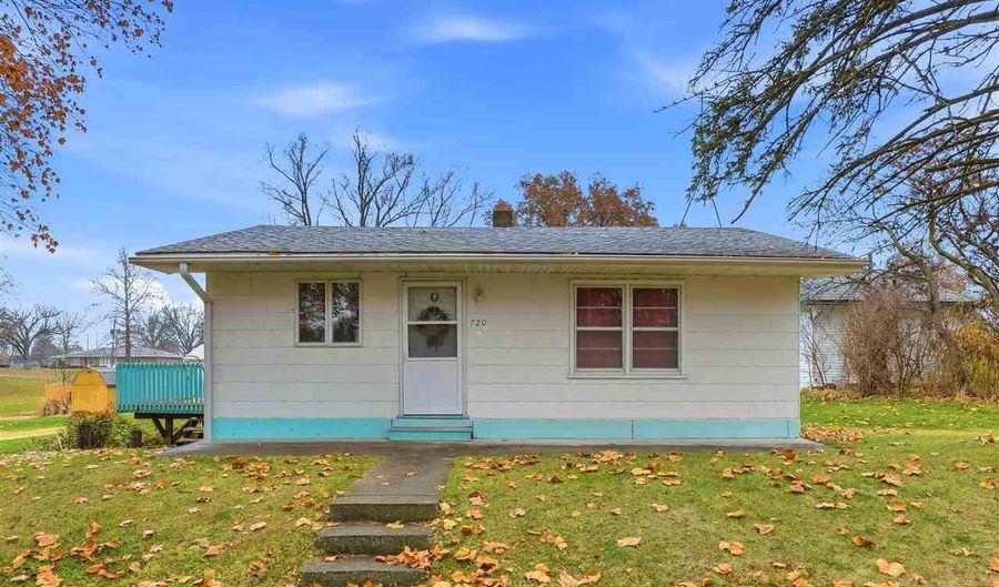 720 W Monroe St, Ainsworth, IA 52201 - 2 Beds, 1 Bath