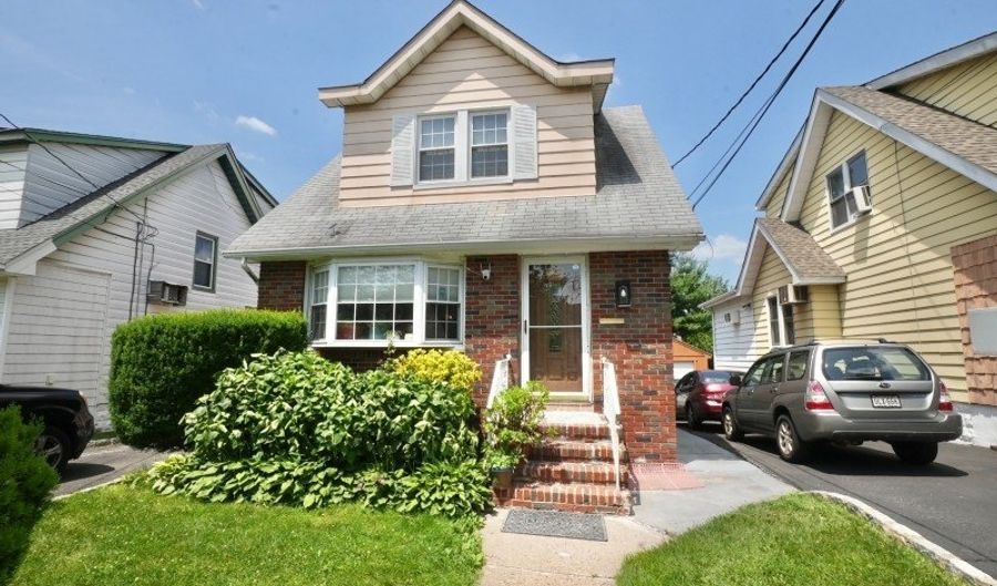 17 Garden Ave, Belleville, NJ 07109 - 3 Beds, 3 Bath
