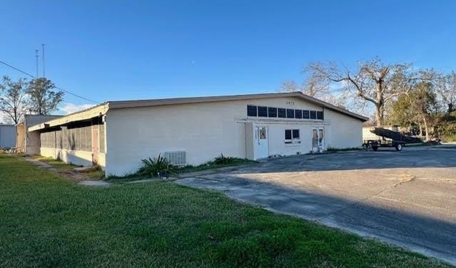 2675 Fourth St, Berwick, LA 70342 - 0 Beds, 3 Bath