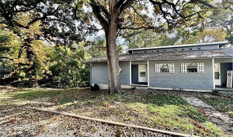 1506 Bella Vista Rd, Bentonville, AR 72712 - 2 Beds, 1 Bath