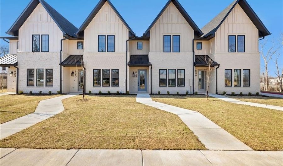 823 NW 14th St, Bentonville, AR 72712 - 3 Beds, 3 Bath
