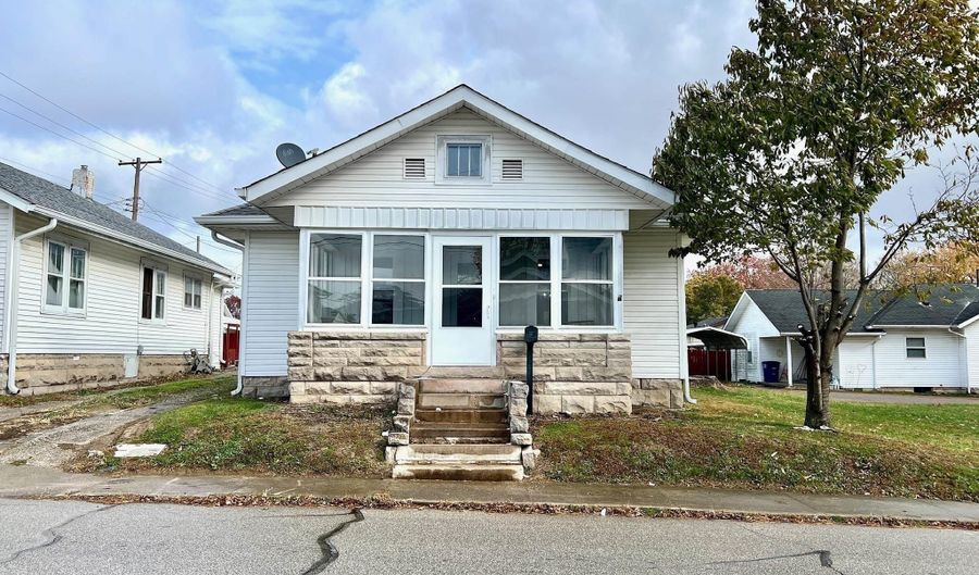 1414 R St, Bedford, IN 47421 - 3 Beds, 2 Bath