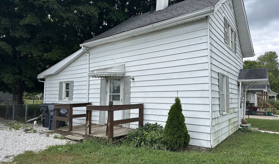 329 E 31st St, Anderson, IN 46016 - 2 Beds, 2 Bath
