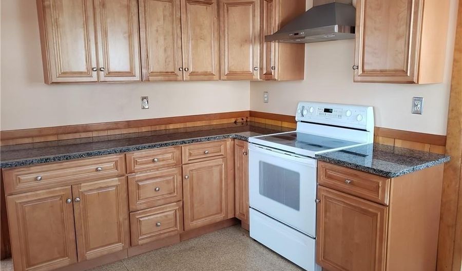 40 E Barrows St 2, Cumberland, RI 02864 - 2 Beds, 1 Bath