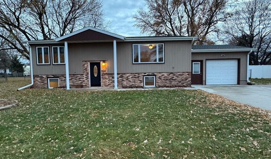 1308 Birch St, Aurora, NE 68818 - 4 Beds, 1 Bath