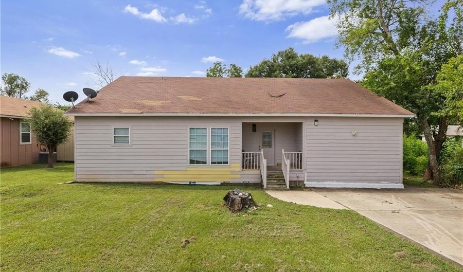 1004 Seelhorst, Brenham, TX 77833 - 5 Beds, 3 Bath