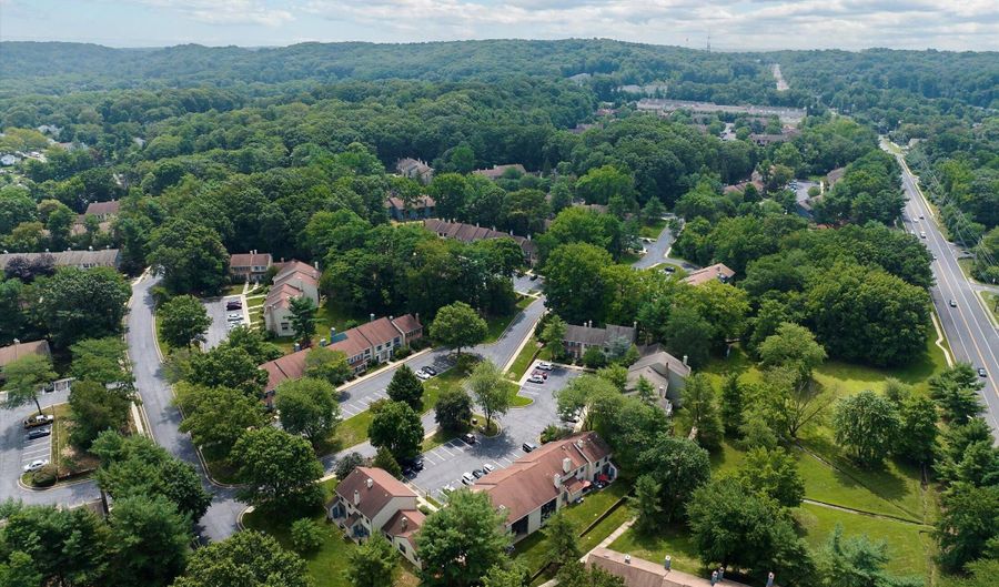 141 Eastwick Ct, Aberdeen, NJ 07747 - 2 Beds, 2 Bath