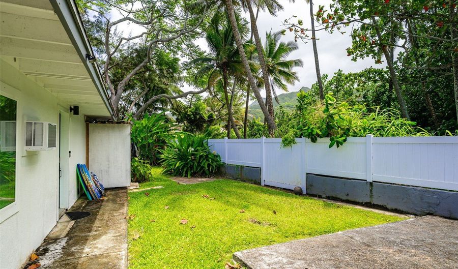 54-100 Kamehameha Hwy, Hauula, HI 96717 - 6 Beds, 4 Bath