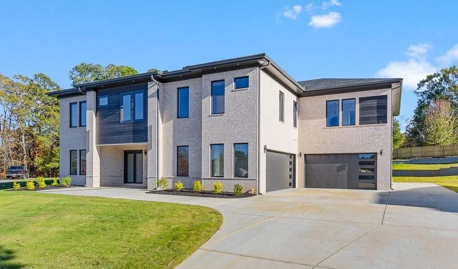 555 Versailles Dr, Auburn, GA 30011 - 5 Beds, 7 Bath