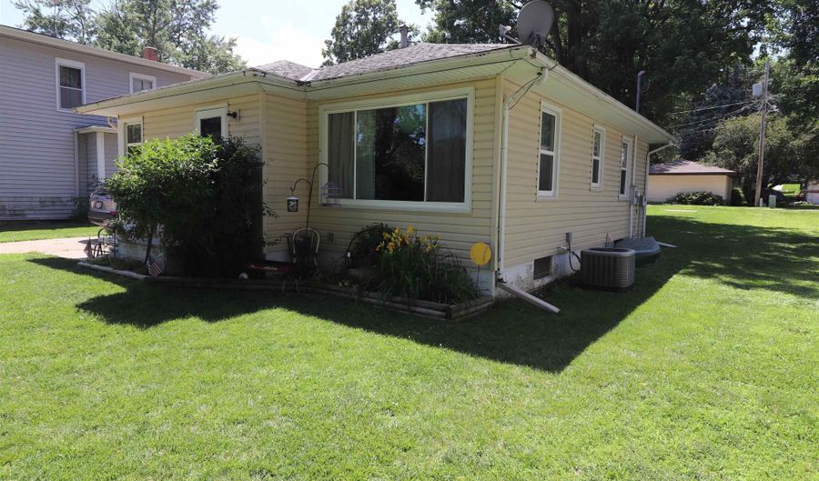 515 N 6th St, Arlington, NE 68002 - 2 Beds, 2 Bath