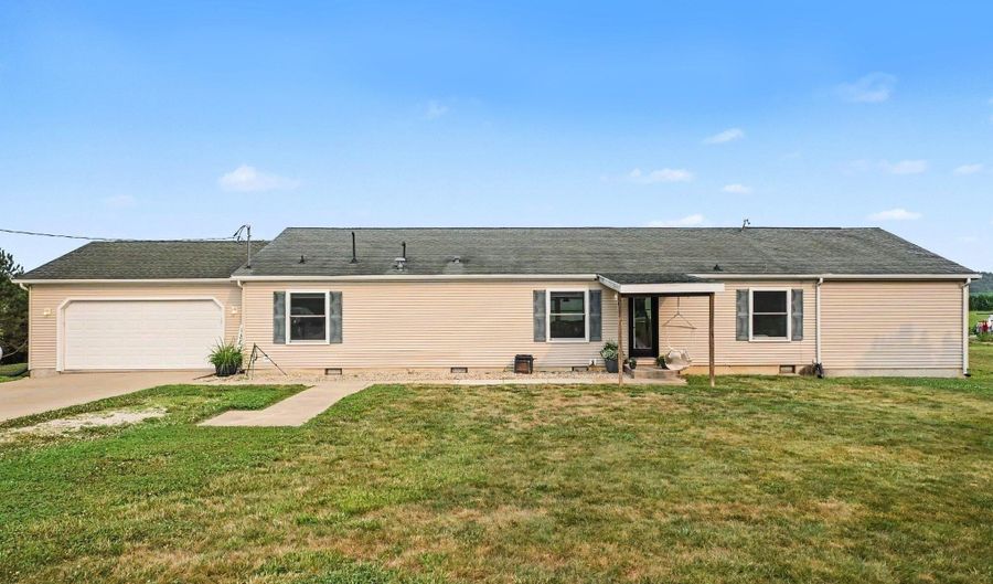 0053 N Wolf Lake Rd, Albion, IN 46701 - 3 Beds, 3 Bath