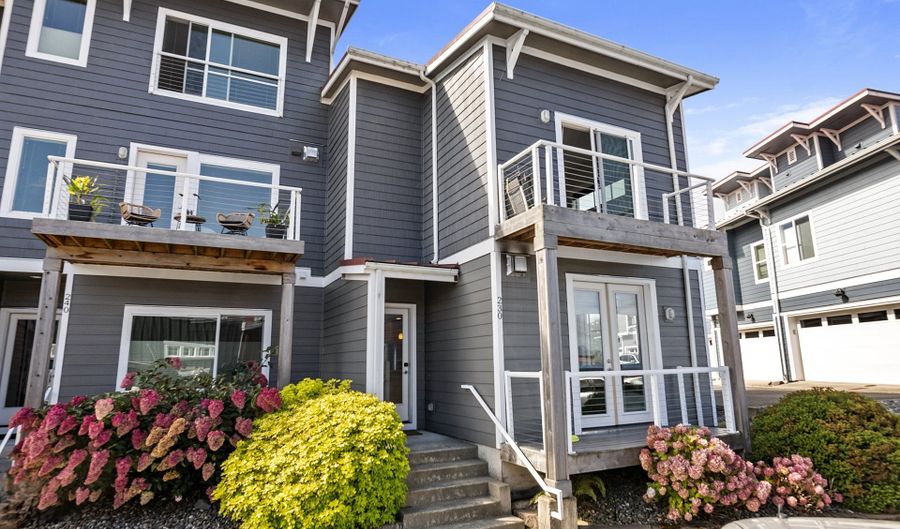 230 MARITIME Ln, Astoria, OR 97103 - 3 Beds, 3 Bath