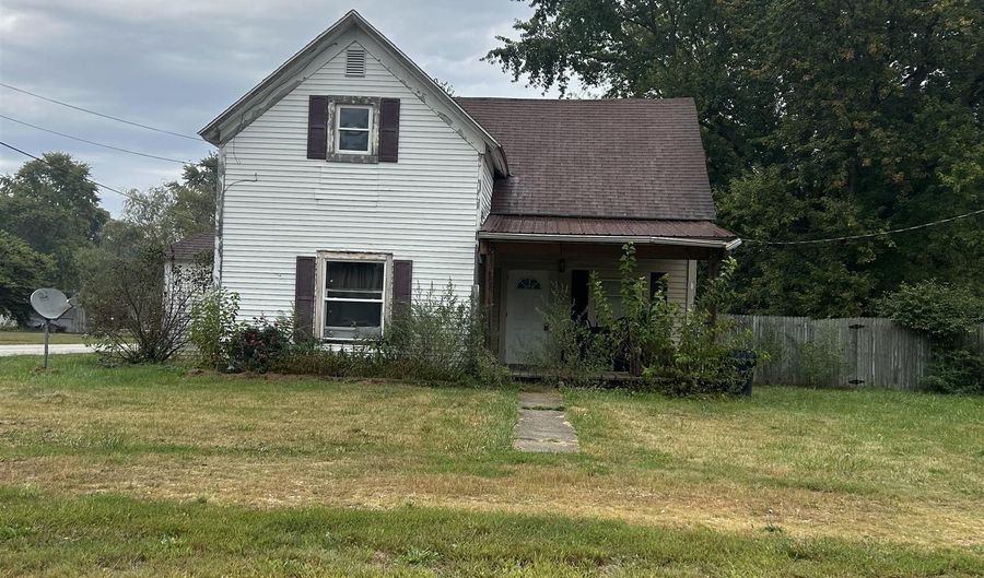 885 N Market St, Andrews, IN 46702 - 4 Beds, 2 Bath