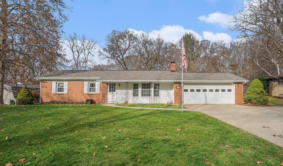 328 Thomas St, Allegan, MI 49010 - 3 Beds, 1 Bath