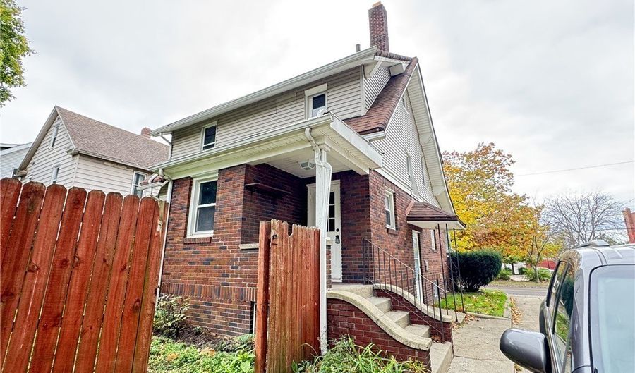 2231 13th St SW, Akron, OH 44314 - 3 Beds, 2 Bath