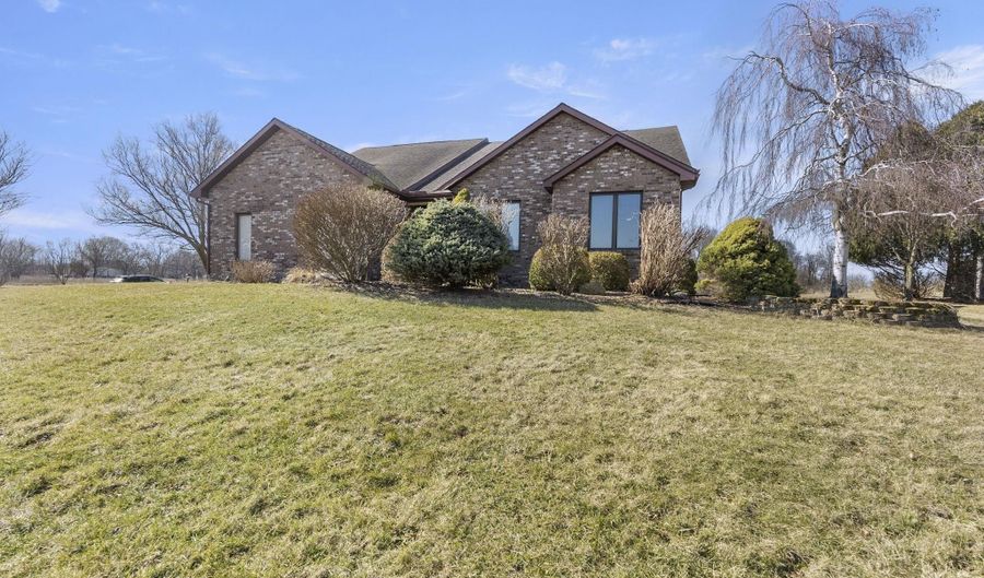 4537 W Black Oak Cir, Angola, IN 46703 - 5 Beds, 3 Bath
