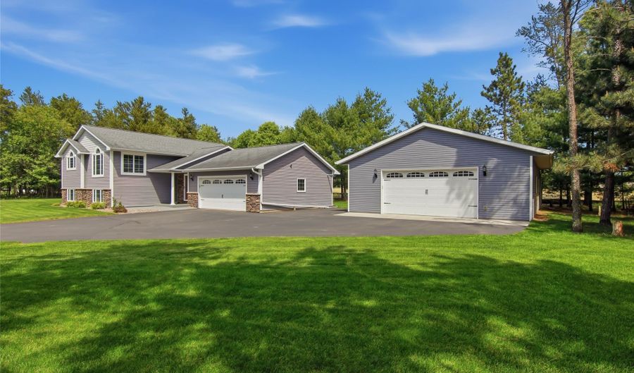 1301 Sandy Ridge Ln, Altoona, WI 54720 - 3 Beds, 2 Bath