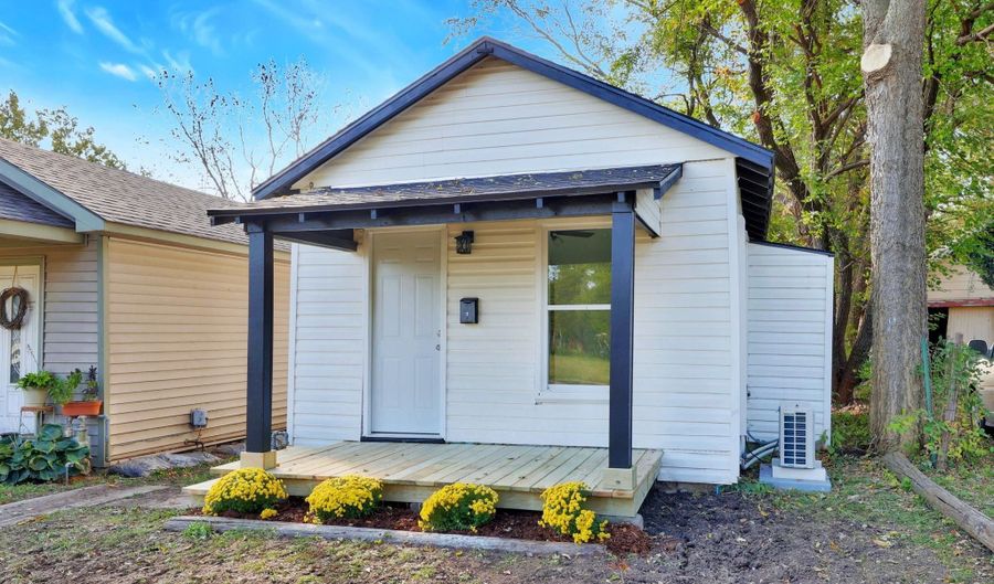 431 E Broadway Ave, Augusta, KS 67010 - 1 Beds, 1 Bath