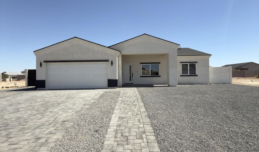 10323 W CONCORDIA Dr, Arizona City, AZ 85123 - 3 Beds, 2 Bath