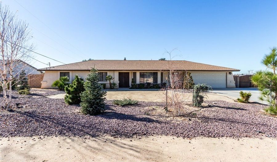 14076 Wawona Rd, Apple Valley, CA 92307 - 3 Beds, 2 Bath