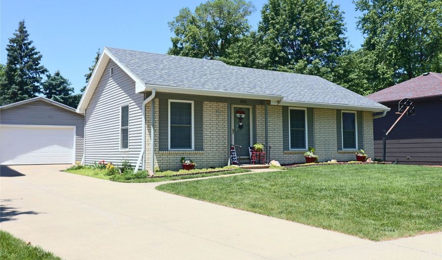 506 12th Ave NW, Altoona, IA 50009 - 3 Beds, 2 Bath