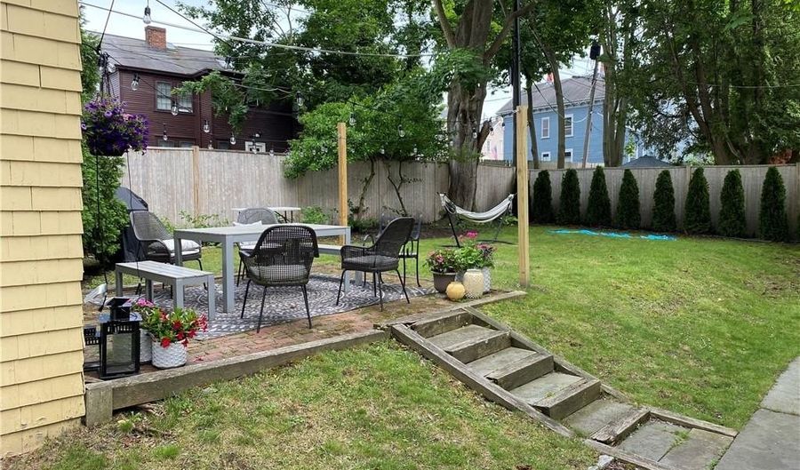 10 Clarke St, Newport, RI 02840 - 2 Beds, 1 Bath