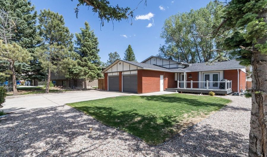 733 DOGWOOD Ave, Cheyenne, WY 82009 - 5 Beds, 4 Bath