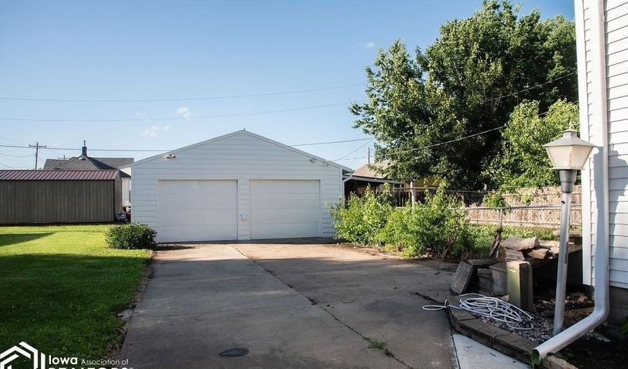 219 A Ave W, Albia, IA 52531 - 5 Beds, 2 Bath