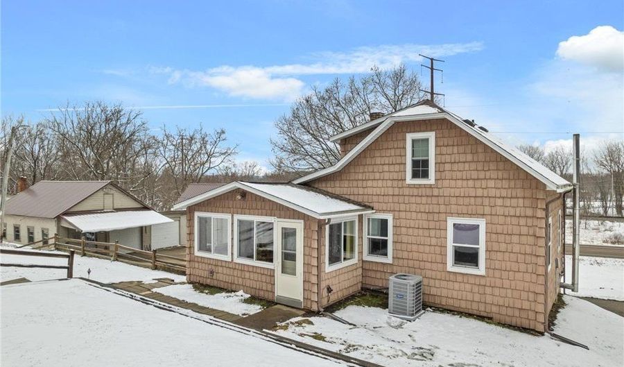 S2232 State Road 35, Alma, WI 54610 - 3 Beds, 1 Bath