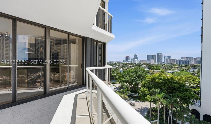 3610 Yacht Club Dr 702, Aventura, FL 33180 - 2 Beds, 2 Bath