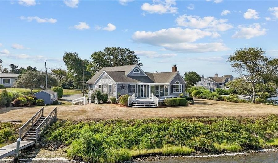 234 Prospect Rd, South Kingstown, RI 02879 - 2 Beds, 2 Bath