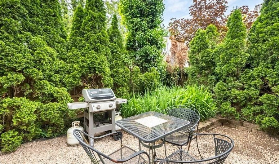 22 Young St, Newport, RI 02840 - 3 Beds, 3 Bath