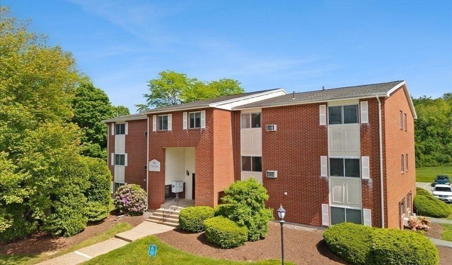 6 Dailey St C, Attleboro, MA 02703 - 2 Beds, 1 Bath