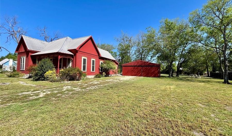 510 W Avenue B, Hico, TX 76457 - 3 Beds, 3 Bath