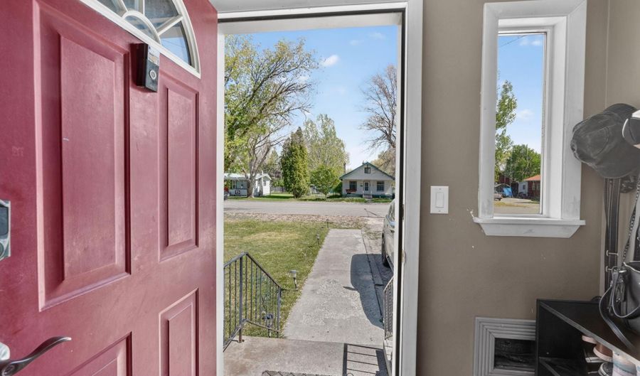 669 S University Ave, Blackfoot, ID 83221 - 3 Beds, 2 Bath