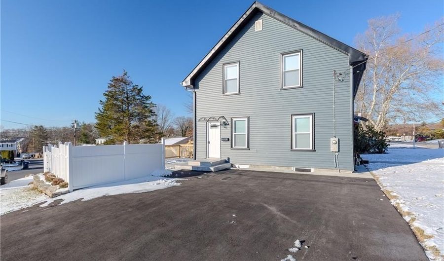 604 Smithfield Rd, North Providence, RI 02904 - 4 Beds, 2 Bath