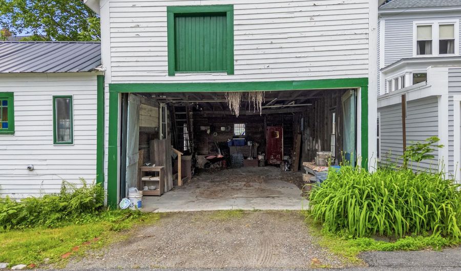 28 Chapel St, Augusta, ME 04330 - 3 Beds, 3 Bath