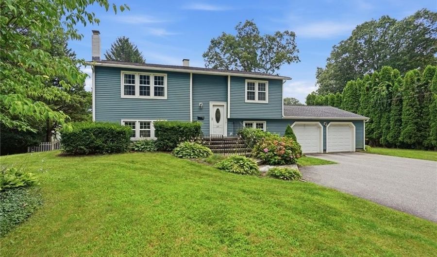 117 Austin Rd, North Kingstown, RI 02852 - 3 Beds, 2 Bath