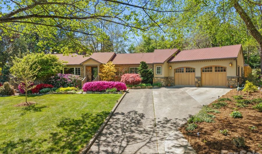43 Martindale Rd, Asheville, NC 28804 - 3 Beds, 4 Bath