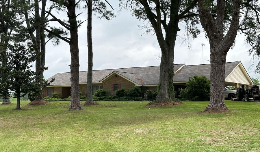 122 E Simpson Highway 28 Hwy, Magee, MS 39111 - 4 Beds, 3 Bath