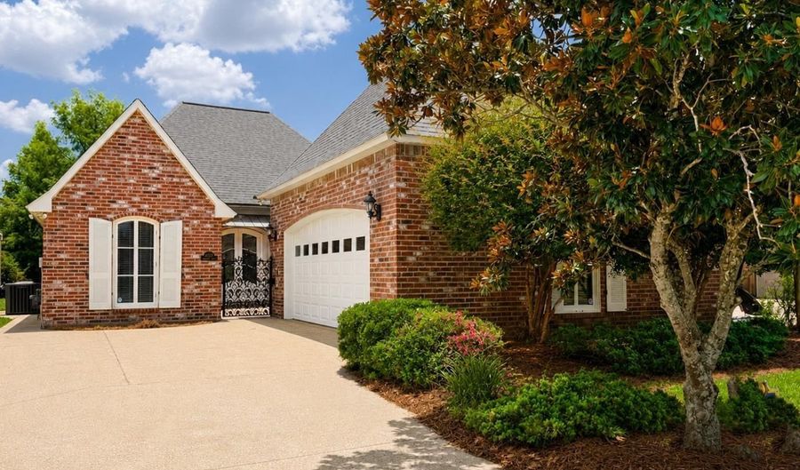 10715 Shoreline Dr, Baton Rouge, LA 70809 - 3 Beds, 2 Bath