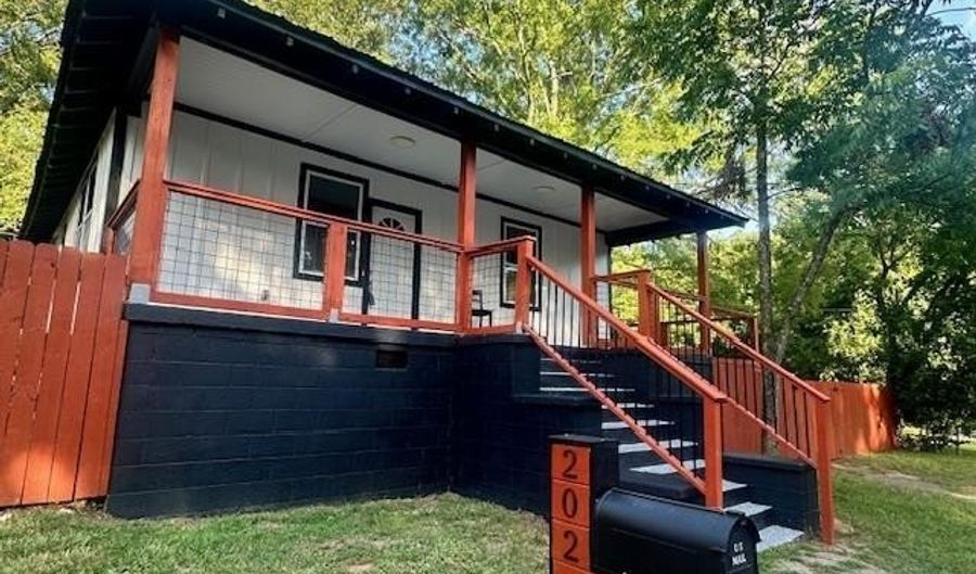 202 K St, Anderson, SC 29625 - 3 Beds, 2 Bath