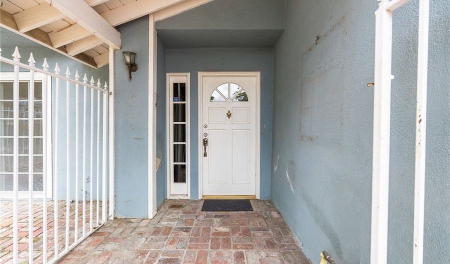 4018 Joelton Dr, Agoura Hills, CA 91301 - 5 Beds, 3 Bath