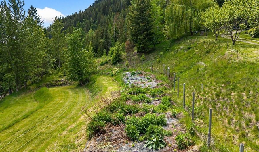 4456 Westside Rd, Bonners Ferry, ID 83805 - 5 Beds, 4 Bath
