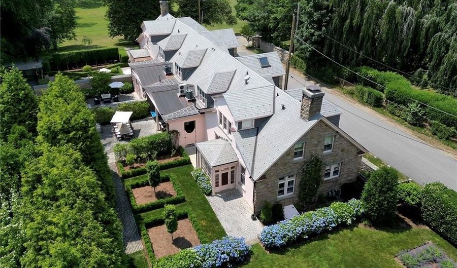 2 Hazard Ave, Newport, RI 02840 - 13 Beds, 11 Bath