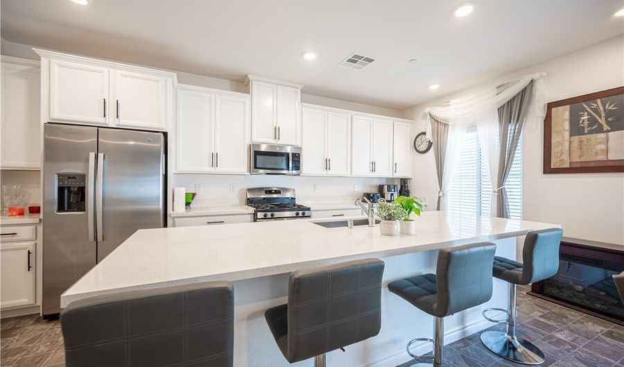 7228 N Decatur Blvd 4, Las Vegas, NV 89131 - 3 Beds, 3 Bath