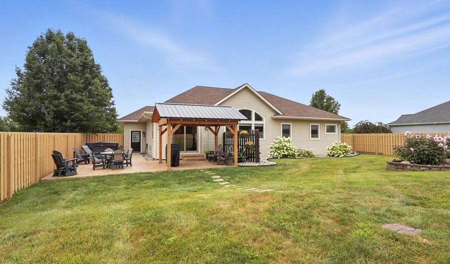 3160 N 405 E, Angola, IN 46703 - 4 Beds, 3 Bath