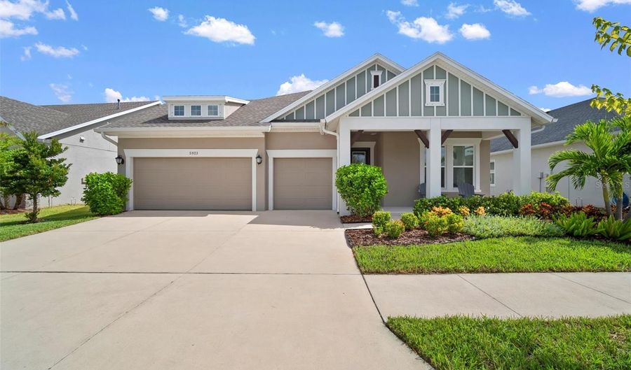5923 SILVER SUN Dr, Apollo Beach, FL 33572 - 4 Beds, 3 Bath