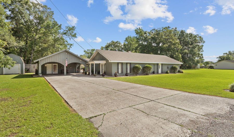 1212 Eaton Dr, Abbeville, LA 70510 - 3 Beds, 2 Bath