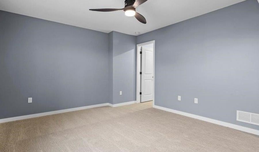 114 Cherry Ln, Riverside, IA 52327 - 5 Beds, 3 Bath